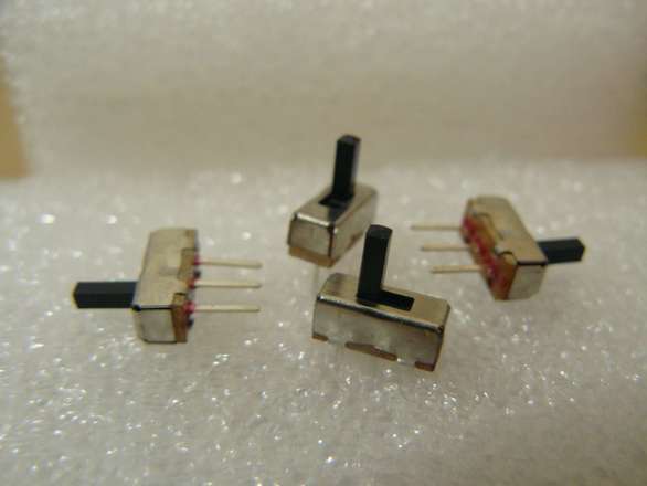 (4 of) Mini THT Toggle Slide Switch 9x4x8mm