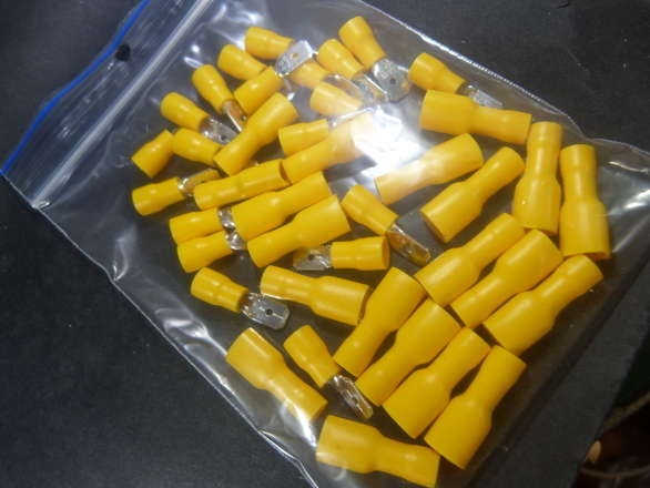 20 Pairs of Yellow Spade Crimp Connectors (shrouded)