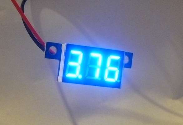 Voltmeter 3-30V, 2 Decimal Places, Blue