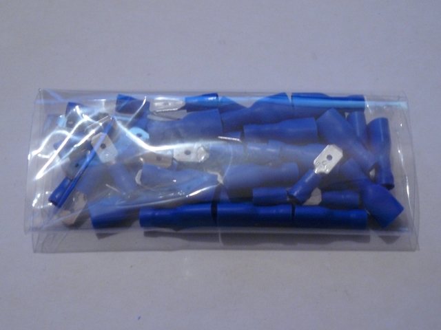 25 Pairs of Blue Spade Crimp Connectors (shrouded)