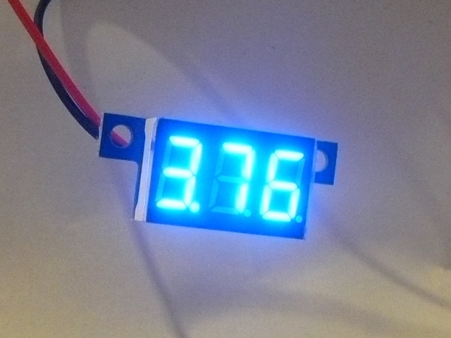 Voltmeter 3-30V, 2 Decimal Places, Blue