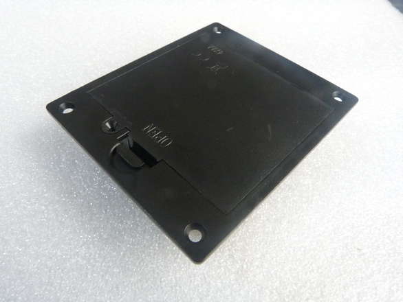 AA Battery 4 Cell Series Holder - Panel Mount With Door