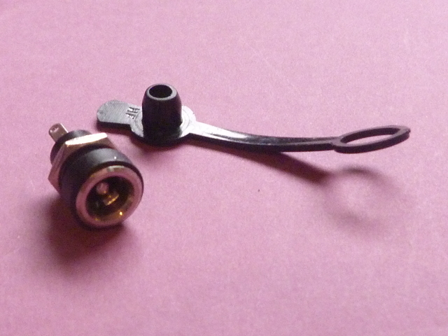 Slim DC Power Socket 5.5/2.5mm Panel Mount with Rubber Cap