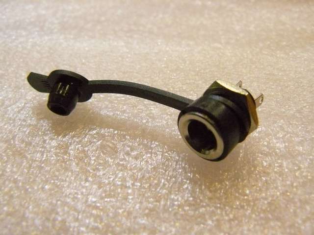 Slim DC Power Socket 5.5/2.1mm Panel Mount with Rubber Cap