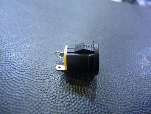 DC Power Socket 5.5/2.1mm Panel Mount Switched Push Fit