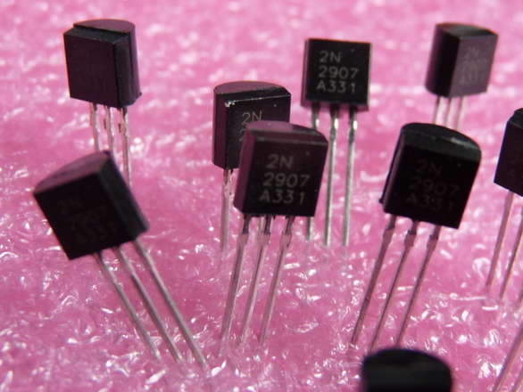 (10 of) 2N2222 NPN  or 2N2907 PNP Transistor, Through Hole
