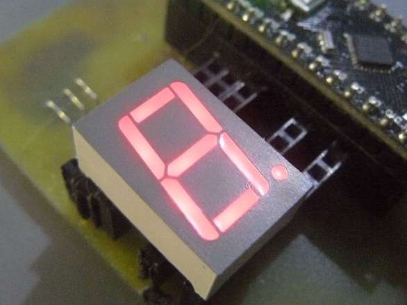 Single Digit 7 Segment Display with Decimal