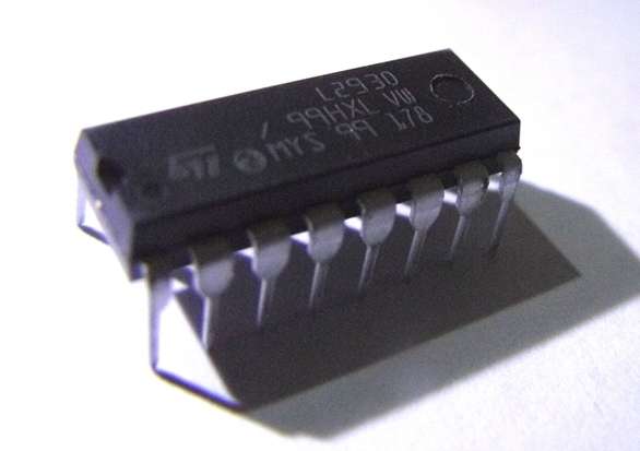 L293D Quad Half-H Bridge Motor Driver IC