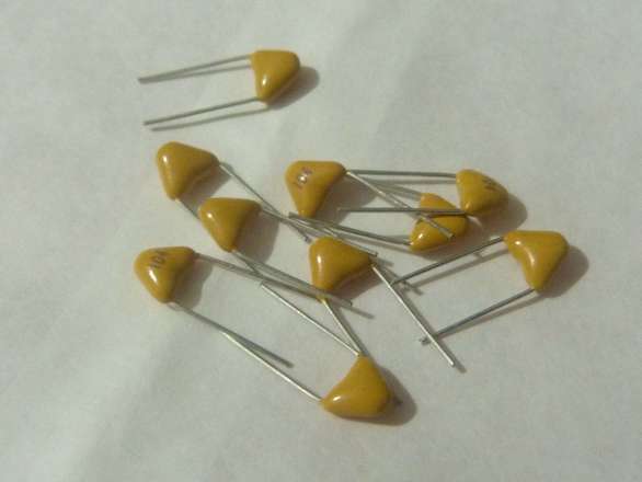 (10 of) 100nF Capacitor Monolithic Ceramic 50v +/- 10%