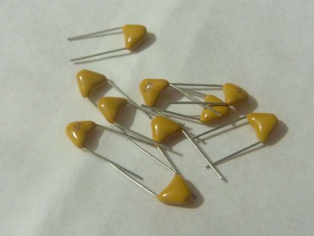 (10 of) 100nF Capacitor Monolithic Ceramic 50v +/- 10%