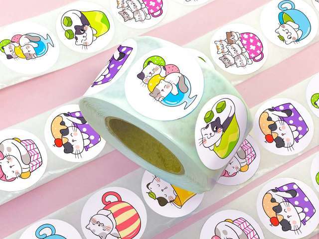 Roll of 500 Stickers (8 Designs) - Cute Cats