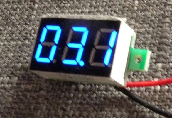Voltmeter 3-30V, 1 Decimal Place, Blue