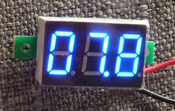 Voltmeter 3-30V, 1 Decimal Place, Blue