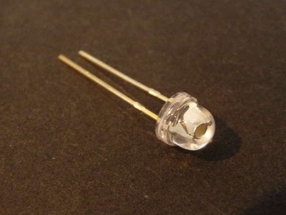 (10 of) Warm White LED 5mm Water Clear Straw Hat