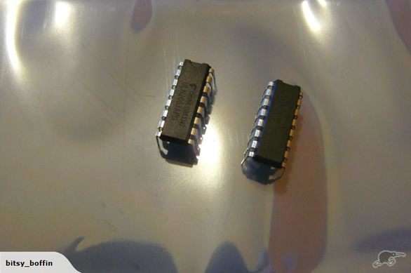 (2 of) ULN2003 (APG) Darlington Transistor Array
