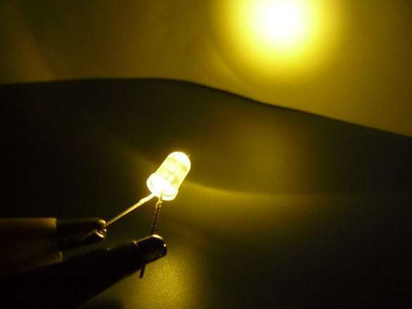 (10 of) Warm White LED 5mm Water Clear