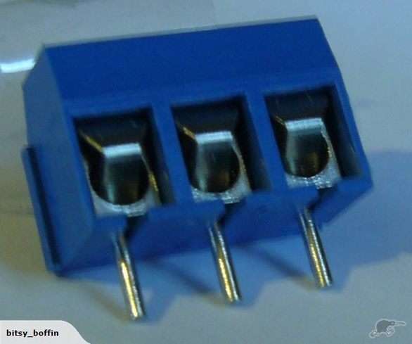 (2 of) 3 pole 5mm screw terminal