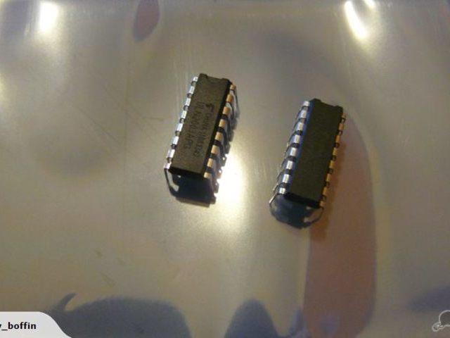 (2 of) ULN2003 (APG) Darlington Transistor Array
