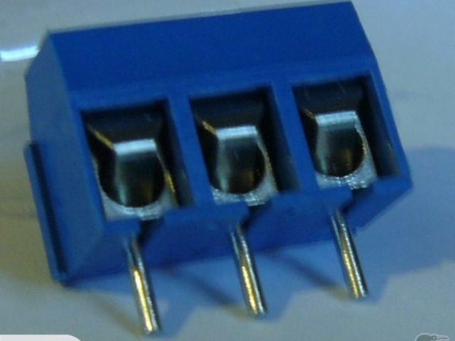 (2 of) 3 pole 5mm screw terminal